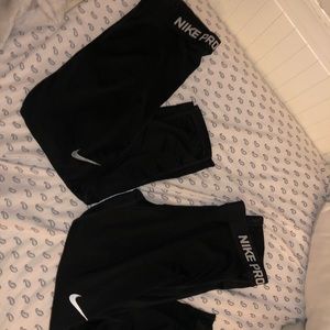 TWO Nike Pro Cropped Leggings